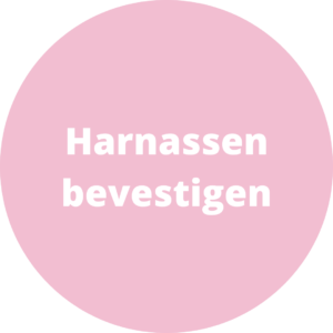 Harnassen bevestigen