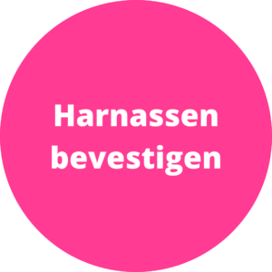 Harnassen bevestigen