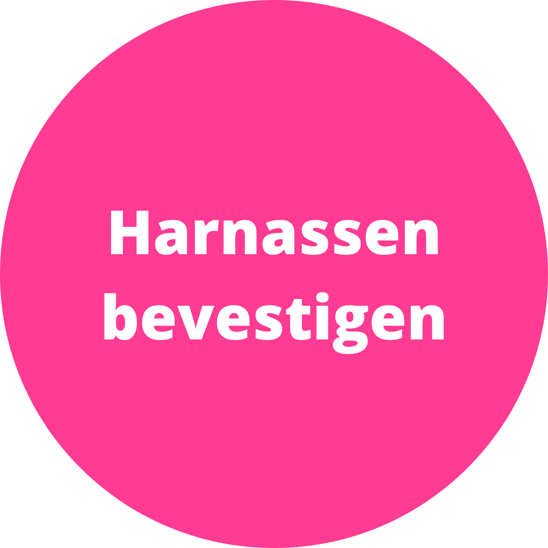 Harnassen bevestigen